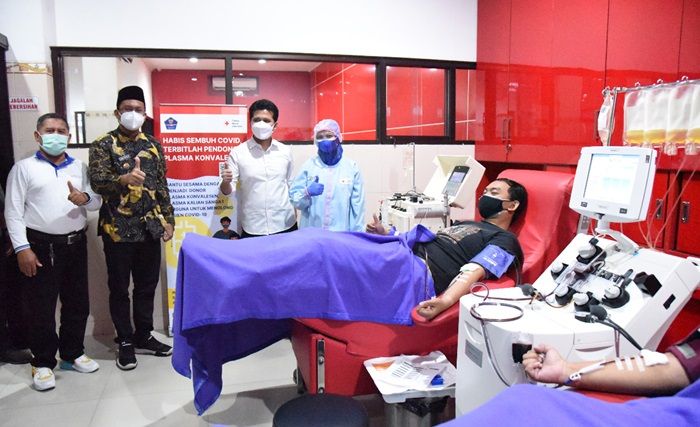 Wagub Emil Imbau Penyintas Covid-19 di Sidoarjo Aktif Donor Plasma Konvalesen Wagub Emil Imbau Penyintas Covid-19 di Sidoarjo Aktif Donor Plasma Konvalesen