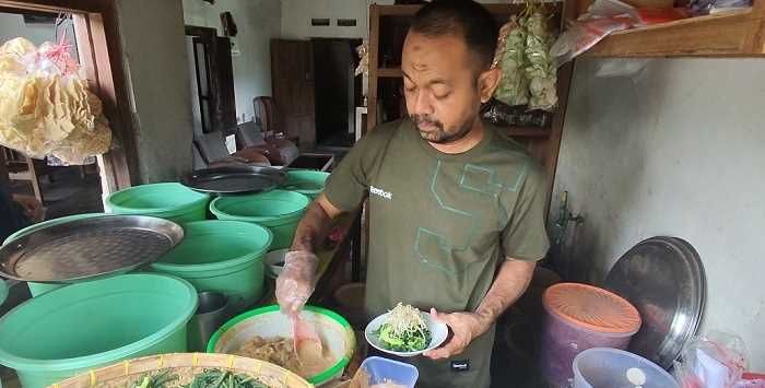 Pecel Bek Kasih di Petilasan Sri Aji Joyoboyo Kediri Bertahan sejak 1970, Simak Kisah Uniknya Pecel Bek Kasih di Petilasan Sri Aji Joyoboyo Kediri Bertahan sejak 1970, Simak Kisah Uniknya
