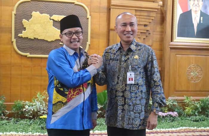 Sutiaji Ditunjuk Jadi Plt. Wali Kota Malang 3 Bulan ke Depan Sutiaji Ditunjuk Jadi Plt. Wali Kota Malang 3 Bulan ke Depan