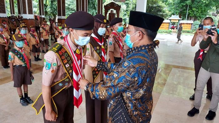 Pj Bupati Sidoarjo Hudiyono Kukuhkan 95 Anggota Pramuka Garuda Pj Bupati Sidoarjo Hudiyono Kukuhkan 95 Anggota Pramuka Garuda
