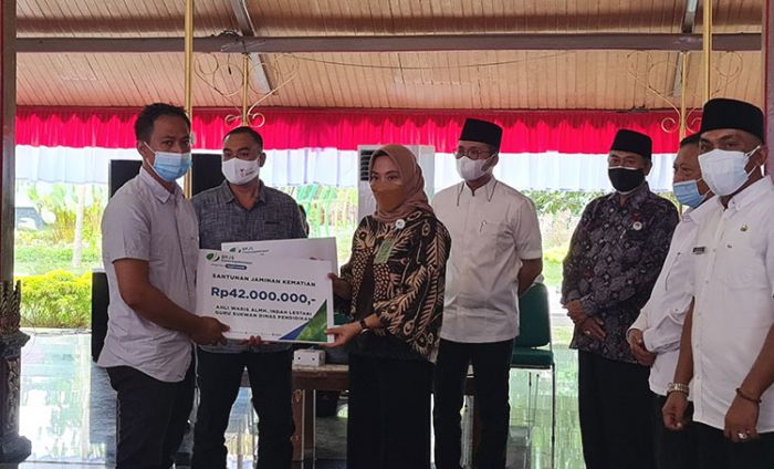 BPJS Ketenagakerjaan Serahkan Santunan Rp 1,134 M untuk Ahli Waris Guru Madin dan Ngaji di Bangkalan BPJS Ketenagakerjaan Serahkan Santunan Rp 1,134 M untuk Ahli Waris Guru Madin dan Ngaji di Bangkalan