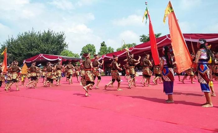 Tarian Kolosal 1.215 Pelajar Meriahkan Hari Jadi Kabupaten Kediri Tarian Kolosal 1.215 Pelajar Meriahkan Hari Jadi Kabupaten Kediri