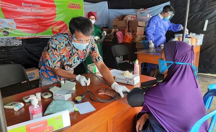 Mobil Klinik Indosat Bantu Korban Bencana di Masa Pandemi Mobil Klinik Indosat Bantu Korban Bencana di Masa Pandemi