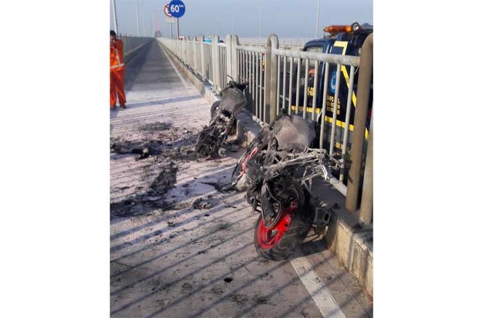 Tabrakan jadi Penyebab Dua Motor Terbakar di Jembatan Suramadu Tabrakan jadi Penyebab Dua Motor Terbakar di Jembatan Suramadu