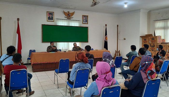 Jualan di Atas Trotoar, Satpol PP Tuban Kumpulkan Puluhan PKL CFN