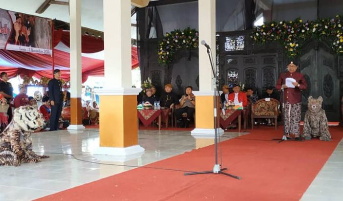 Bupati Rijanto Buka Jamasan Gong Kiai Pradah, Tradisi Peringatan Maulid Nabi di Blitar Bupati Rijanto Buka Jamasan Gong Kiai Pradah, Tradisi Peringatan Maulid Nabi di Blitar
