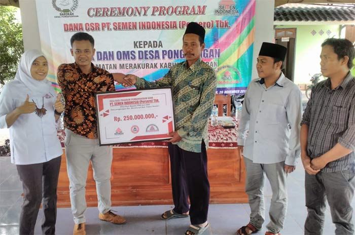 PT Semen Indonesia Serahkan Dana Tunai CSR Rp 250 Juta ke FMK Desa Pongpongan PT Semen Indonesia Serahkan Dana Tunai CSR Rp 250 Juta ke FMK Desa Pongpongan