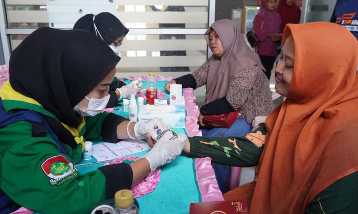 Djarum Foundation Beri Bantuan Pelayanan Medis Masyarakat di Ponpes Darul Ulum