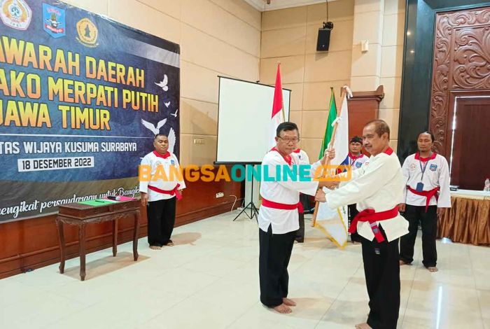 Kembali Nahkodai Pengda Merpati Putih Jatim, Mas Hari Siap Kembangkan hingga 38 Cabang Kembali Nahkodai Pengda Merpati Putih Jatim, Mas Hari Siap Kembangkan hingga 38 Cabang