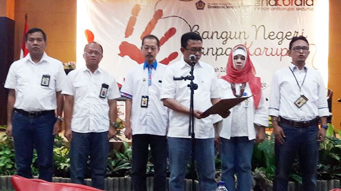 Deklarasi Anti Korupsi, DJP Jatim II Ajak Pegawai Perangi Korupsi Deklarasi Anti Korupsi, DJP Jatim II Ajak Pegawai Perangi Korupsi