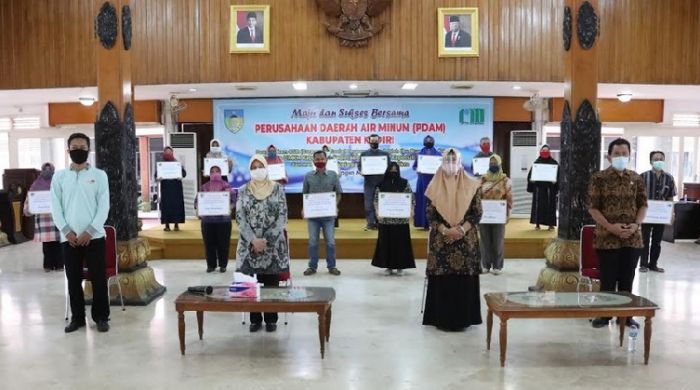 24 UMKM Dapat Bantuan CSR dari PDAM Kabupaten Kediri 24 UMKM Dapat Bantuan CSR dari PDAM Kabupaten Kediri