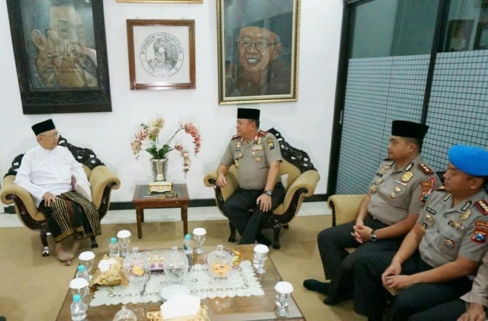 Kapolda Jatim Silaturahmi dan Ziarah ke Ponpes Tebuireng Jombang Kapolda Jatim Silaturahmi dan Ziarah ke Ponpes Tebuireng Jombang