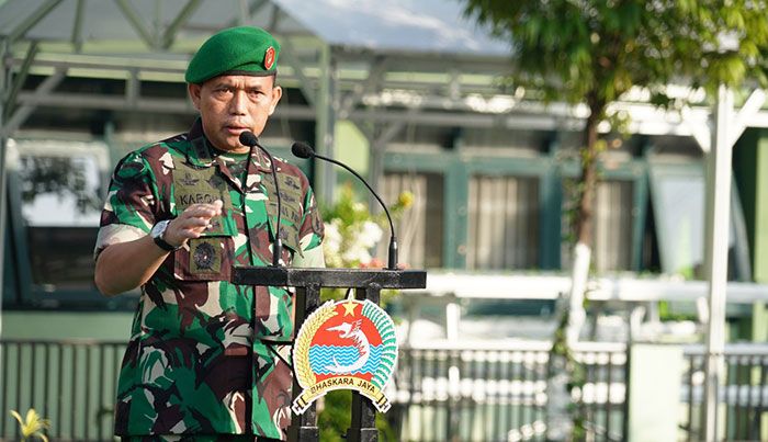 Prajurit Korem 084/BJ Terima Arahan Usai Ikuti Upacara Bendera Mingguan Prajurit Korem 084/BJ Terima Arahan Usai Ikuti Upacara Bendera Mingguan