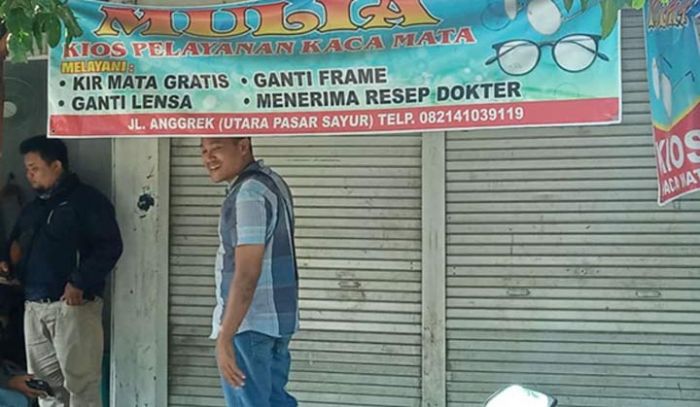 Diduga Teroris, Densus 88 Amankan Pria Penjual Kacamata di Pasar Caruban Diduga Teroris, Densus 88 Amankan Pria Penjual Kacamata di Pasar Caruban