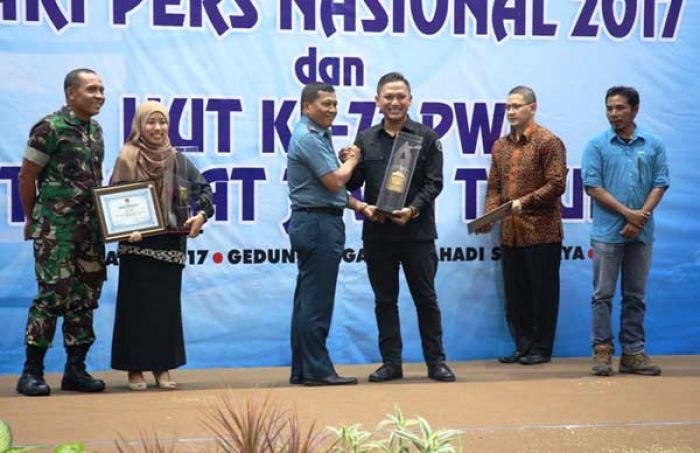 Pangarmatim Hadiri Puncak Acara Peringatan Hari Pers Nasional Tingkat Jatim dan HUT PWI ke-71 Pangarmatim Hadiri Puncak Acara Peringatan Hari Pers Nasional Tingkat Jatim dan HUT PWI ke-71
