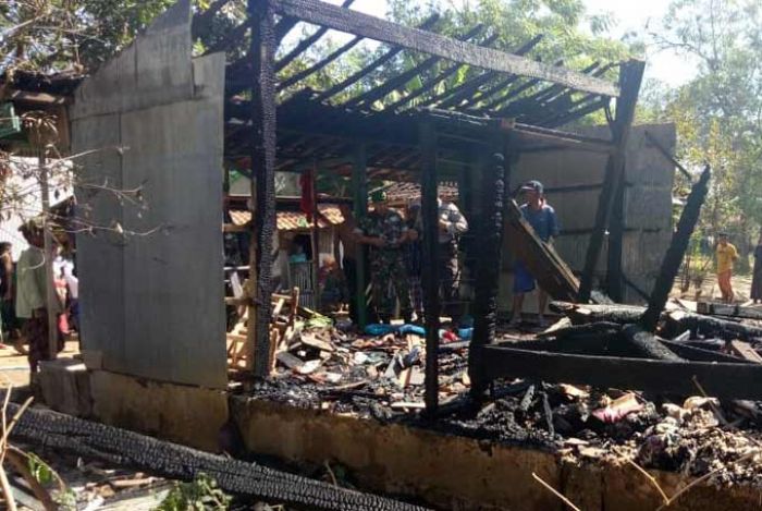 Kebakaran Melalap Dua Rumah Warga Proppo Pamekasan Kebakaran Melalap Dua Rumah Warga Proppo Pamekasan