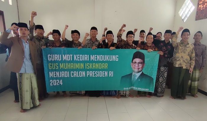 Puluhan Guru MDT di Kediri Deklarasi Dukung Muhaimin Iskandar Maju Capres 2024 Puluhan Guru MDT di Kediri Deklarasi Dukung Muhaimin Iskandar Maju Capres 2024
