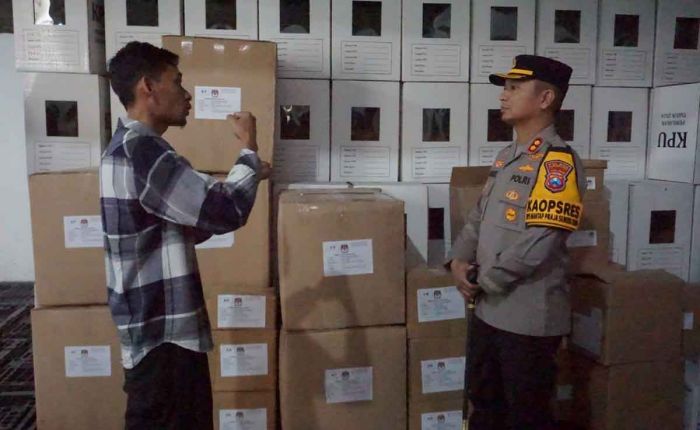 Kapolres Mojokerto Kota Tinjau Gudang Logistik KPU Kapolres Mojokerto Kota Tinjau Gudang Logistik KPU