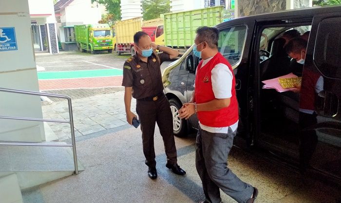 Kejari Trenggalek Terima Pelimpahan Tahap II Terdakwa Mantan Direktur PDAU Gathot Purwanto Kejari Trenggalek Terima Pelimpahan Tahap II Terdakwa Mantan Direktur PDAU Gathot Purwanto