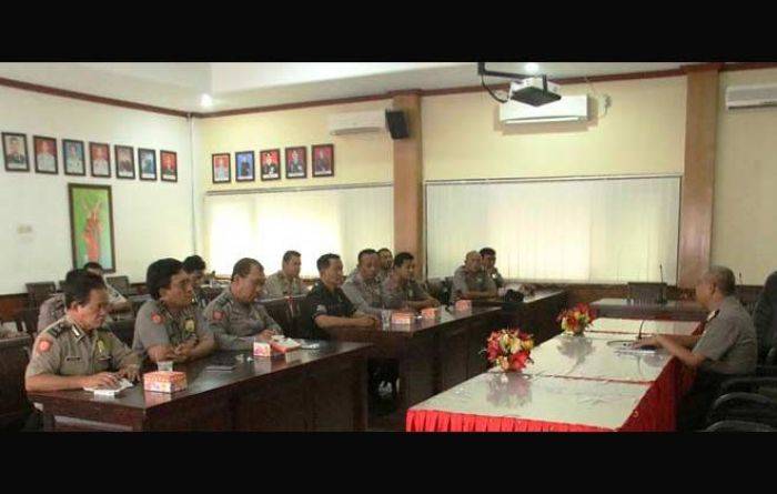 Polres Wajibkan Kasie Humas Tiap-tiap Polsek Kirimkan Hasil Kegiatan yang Ada di Lapangan Polres Wajibkan Kasie Humas Tiap-tiap Polsek Kirimkan Hasil Kegiatan yang Ada di Lapangan
