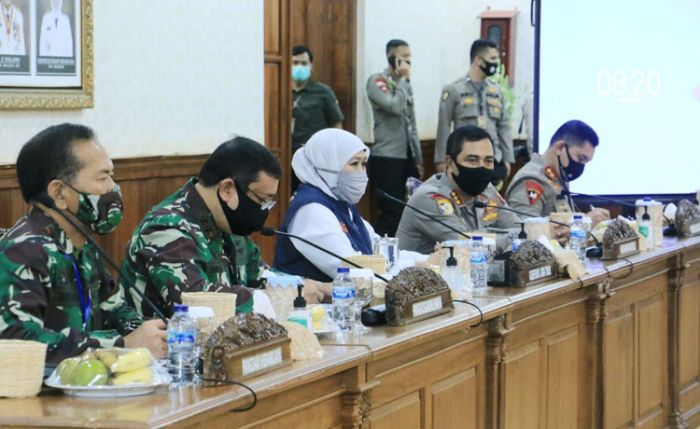 Terima Kedatangan Pangkogabwilhan II dan Kabaharkam, Khofifah: Sinergitas Kunci Penanganan Covid-19 Terima Kedatangan Pangkogabwilhan II dan Kabaharkam, Khofifah: Sinergitas Kunci Penanganan Covid-19