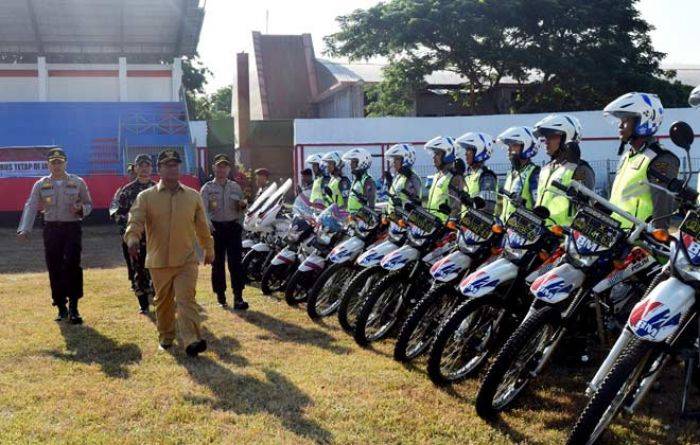 Bupati Mojokerto Pimpin Apel Pasukan Pengamanan Pilkades Serentak 2016 Bupati Mojokerto Pimpin Apel Pasukan Pengamanan Pilkades Serentak 2016