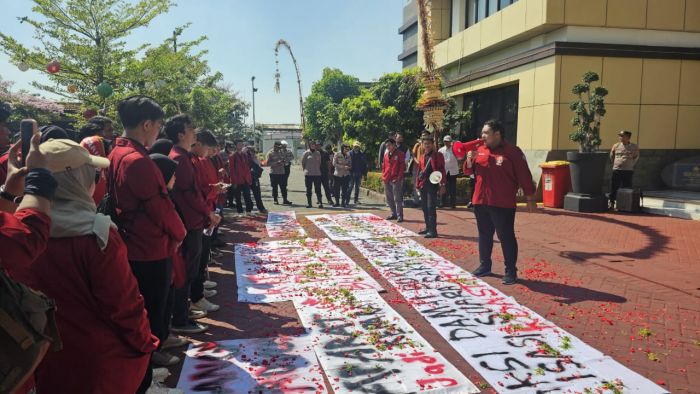 Polresta Sidoarjo Siagakan 700 Personel dalam Aksi Demo yang Digelar IMM Polresta Sidoarjo Siagakan 700 Personel dalam Aksi Demo yang Digelar IMM