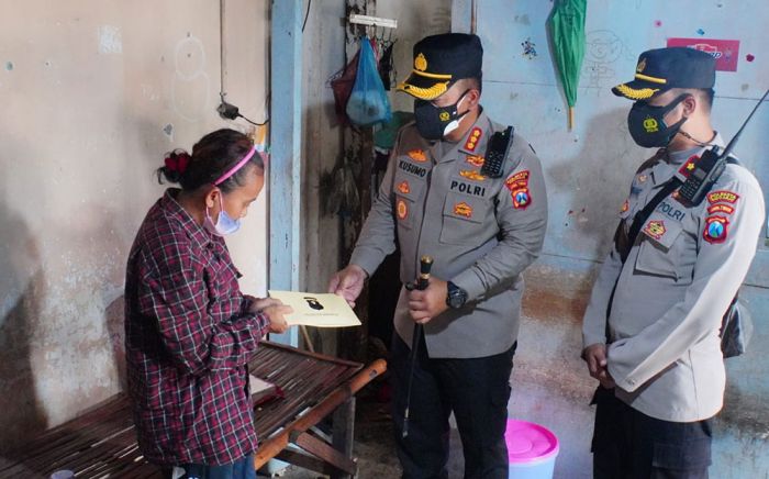Peduli, Kapolresta Sidoarjo Salurkan Bantuan untuk Warga Kurang Mampu di Wilayahnya Peduli, Kapolresta Sidoarjo Salurkan Bantuan untuk Warga Kurang Mampu di Wilayahnya