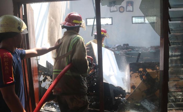 Kantor Desa Ngudirejo Jombang Terbakar, 5 Ruangan Hangus Kantor Desa Ngudirejo Jombang Terbakar, 5 Ruangan Hangus