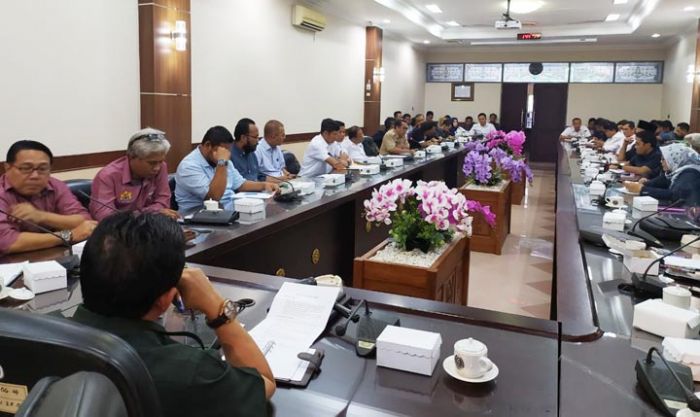 RDP Komisi C, Terungkap Konsultan Perencana Proyek Gedung Kecamatan Jenggawah Hanya Pinjam Nama RDP Komisi C, Terungkap Konsultan Perencana Proyek Gedung Kecamatan Jenggawah Hanya Pinjam Nama