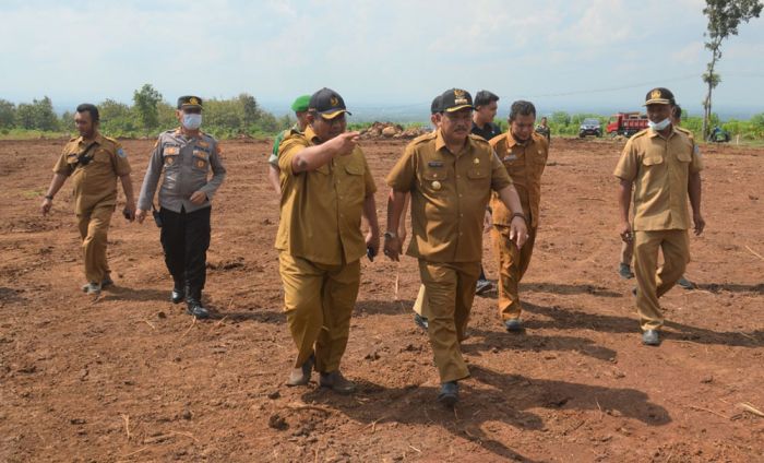 Pantau Lahan Relokasi, Plt Bupati Nganjuk Minta Korban Longsor Selopuro Bersabar