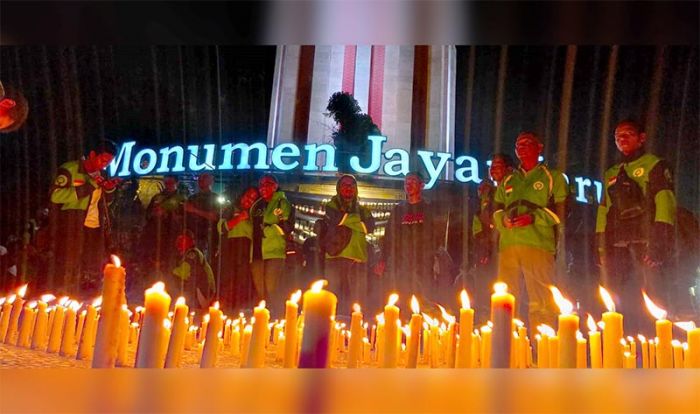 Prihatin Maraknya Kasus Kekerasan, Ratusan Driver Ojol dan Taksol Gelar Aksi 1.001 Lilin Prihatin Maraknya Kasus Kekerasan, Ratusan Driver Ojol dan Taksol Gelar Aksi 1.001 Lilin
