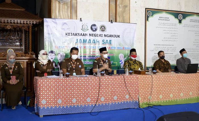 Beri Penyuluhan Hukum Kepada Santri, Kejari Nganjuk Gelar Jaksa Masuk Pesantren Beri Penyuluhan Hukum Kepada Santri, Kejari Nganjuk Gelar Jaksa Masuk Pesantren