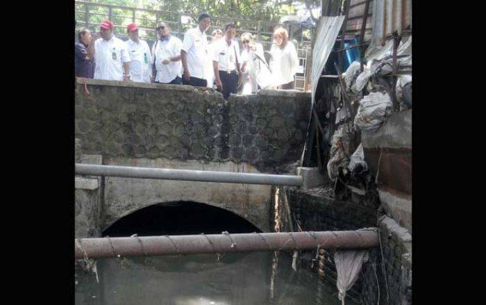 Tangani Kawasan Langganan Banjir, Dewan Sidoarjo Sidak Sungai Menyempit Tangani Kawasan Langganan Banjir, Dewan Sidoarjo Sidak Sungai Menyempit