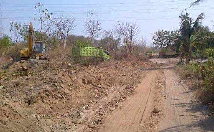 Bikin Jalan Rusak, Warga Cottok Situbondo Keluhkan Penambangan yang Diduga Illegal