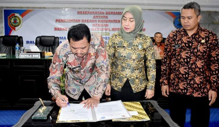 Cakades Wajib Bebas Narkoba, Pemkab dan BNN Mojokerto Teken MoU Cakades Wajib Bebas Narkoba, Pemkab dan BNN Mojokerto Teken MoU