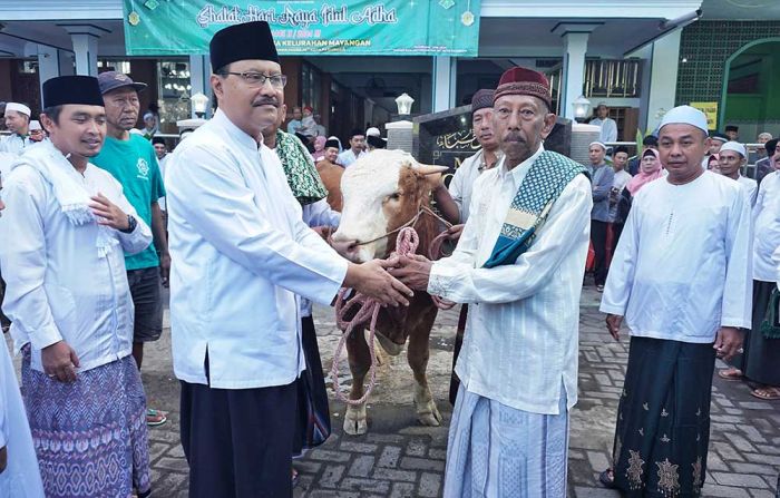 Salat Iduladha Bersama Warga Mayangan, Gus Ipul: Semoga Diberi Kesempatan Berhaji Bagi yang Belum Salat Iduladha Bersama Warga Mayangan, Gus Ipul: Semoga Diberi Kesempatan Berhaji Bagi yang Belum