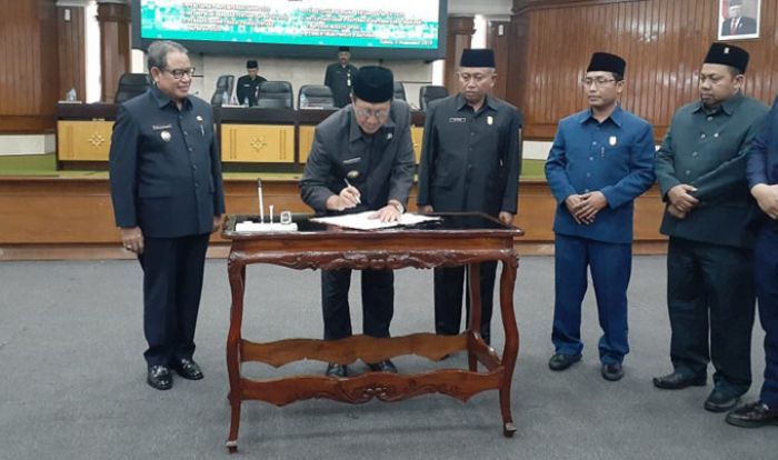 Seluruh Fraksi DPRD Tuban Setujui RAPBD 2020 Sebesar Rp 2,6 Triliun Seluruh Fraksi DPRD Tuban Setujui RAPBD 2020 Sebesar Rp 2,6 Triliun