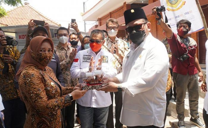 Resmi Dibuka La Nyalla dan Ning Ita, Pasar Benteng Pancasila Terapkan Transaksi Digital Resmi Dibuka La Nyalla dan Ning Ita, Pasar Benteng Pancasila Terapkan Transaksi Digital