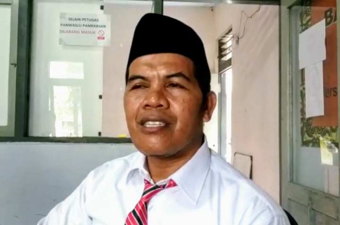 Bawaslu Pamekasan Turunkan Ratusan APK yang Melanggar Bawaslu Pamekasan Turunkan Ratusan APK yang Melanggar