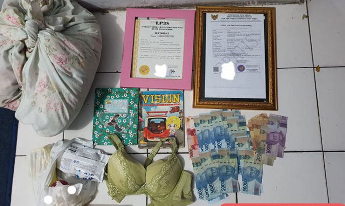 Diduga Sediakan Layanan Esek-Esek, Panti Pijat YM Kediri Digerebek Polisi, Empat Orang Diamankan Diduga Sediakan Layanan Esek-Esek, Panti Pijat YM Kediri Digerebek Polisi, Empat Orang Diamankan