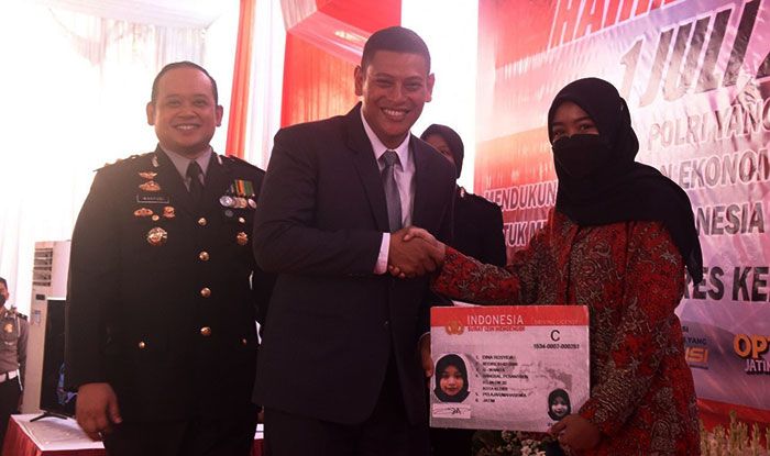 Hadiri Peringatan Bhayangkara ke-76, Wali Kota Kediri Doakan Polri Terus Menjadi Idaman Masyarakat Hadiri Peringatan Bhayangkara ke-76, Wali Kota Kediri Doakan Polri Terus Menjadi Idaman Masyarakat