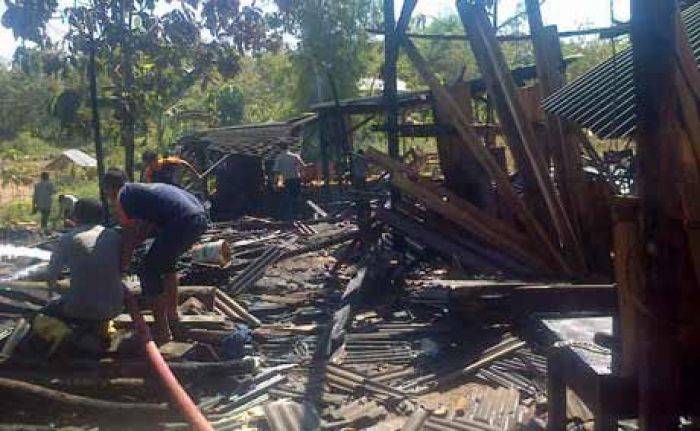 Akibat Puntung Rokok, Toko Mebel di Sampang Ludes Terbakar