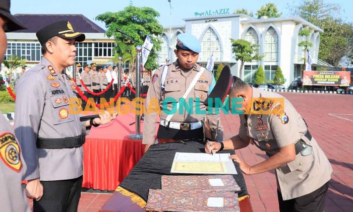 Kapolres Gresik Mutasi Sejumlah PJU dan Kapolsek Kapolres Gresik Mutasi Sejumlah PJU dan Kapolsek