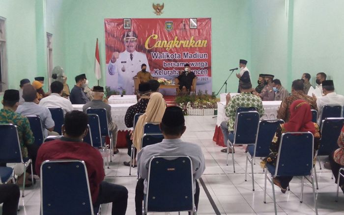 Tampung Aspirasi Warga, Wali Kota Madiun Gelar Cangkrukan di Kelurahan Kuncen Tampung Aspirasi Warga, Wali Kota Madiun Gelar Cangkrukan di Kelurahan Kuncen