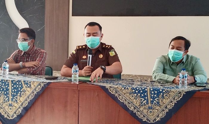 Usut Dugaan Pungli Atribut Pelantikan 47 Kades di DPMD, Kejari Gresik: Semua Sama di Mata Hukum Usut Dugaan Pungli Atribut Pelantikan 47 Kades di DPMD, Kejari Gresik: Semua Sama di Mata Hukum