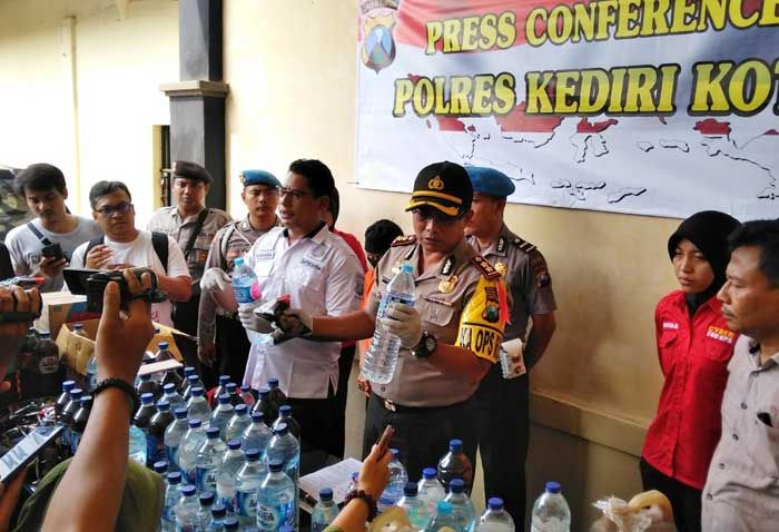 Produsen Miras Oplosan di Kediri Digerebek Polisi