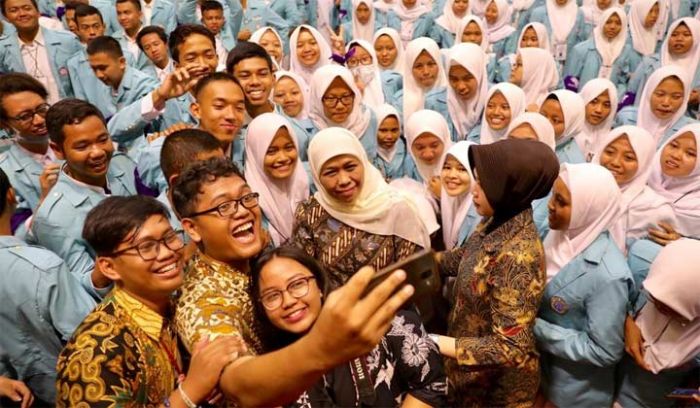 Isi Kuliah Umum di Solo, Khofifah Ajak Generasi Z Perkuat Nasionalisme dan Toleransi Isi Kuliah Umum di Solo, Khofifah Ajak Generasi Z Perkuat Nasionalisme dan Toleransi