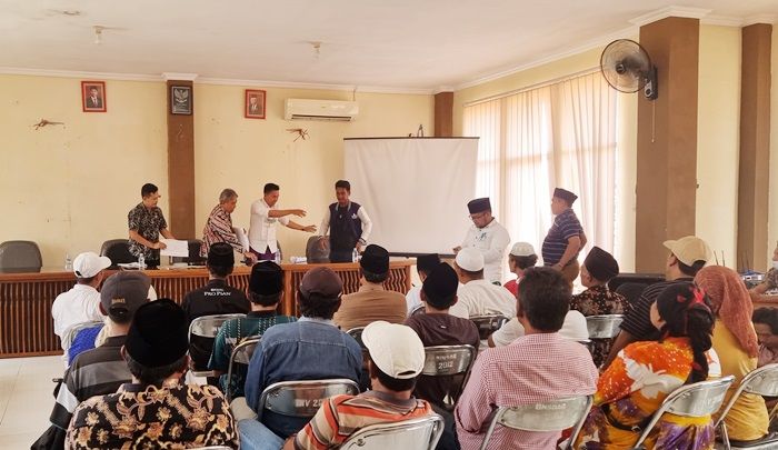 Kadisdag Bangkalan Diultimatum Pedagang Pasar Tanah Merah Tuntaskan Persoalan dalam Sepekan Kadisdag Bangkalan Diultimatum Pedagang Pasar Tanah Merah Tuntaskan Persoalan dalam Sepekan
