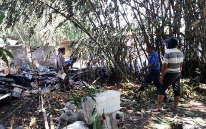 Gudang Pengepul Rosok di Pare Kediri Nyaris Ludes Terbakar Gudang Pengepul Rosok di Pare Kediri Nyaris Ludes Terbakar